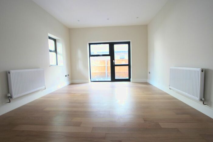 1 Bedroom Flat To Rent In London Road, Morden, SM4