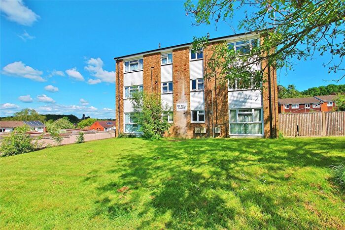 3 Bedroom Flat To Rent In Park Barn Drive, Guildford, Surrey, GU2