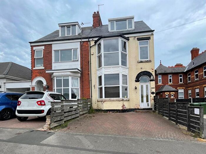 5 Bedroom Semi-Detached House For Sale In Cliff Road, Hornsea, HU18