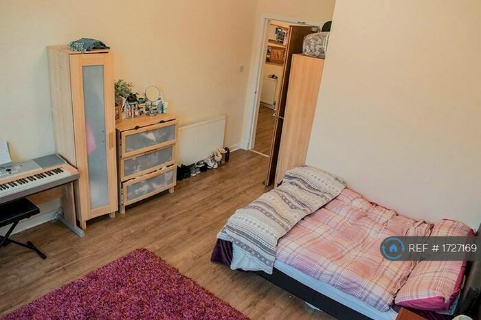 4 Bedroom Flat To Rent In Argyle Street, Glasgow, G3