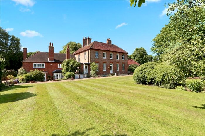 3 Bedroom Flat For Sale In Croft Lane, Crondall, Farnham, Hampshire, GU10