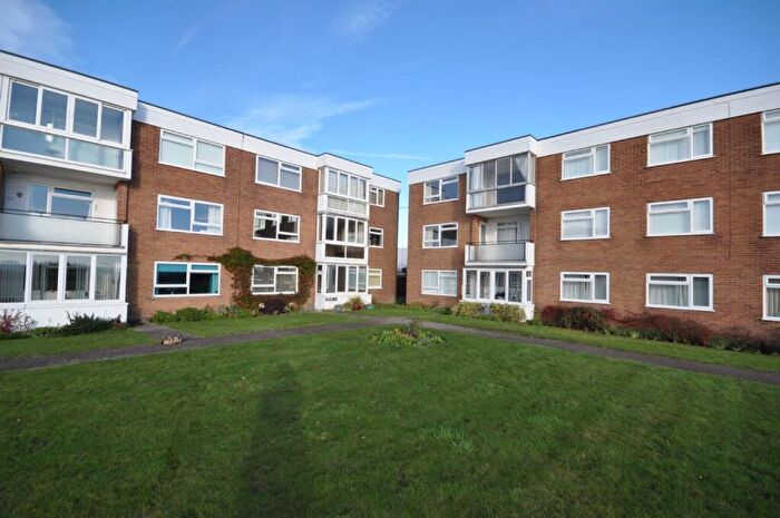 2 Bedroom Flat For Sale In Warley Way, Frinton-on-sea, CO13