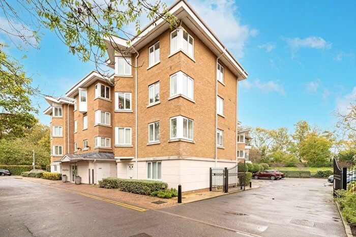 2 Bedroom Flat To Rent In Strand Drive, Kew, Richmond, TW9
