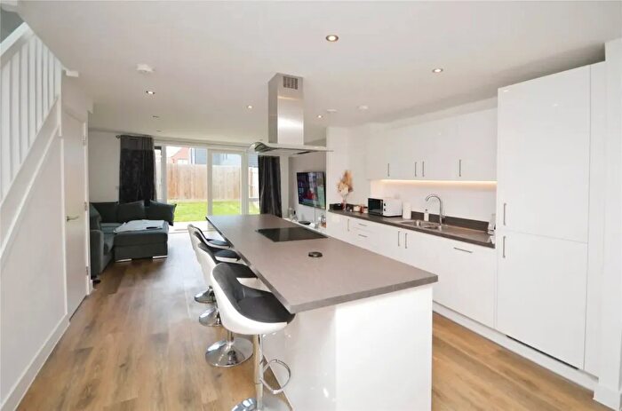 3 Bedroom Detached House To Rent In Gammons Lane, Watford, WD24