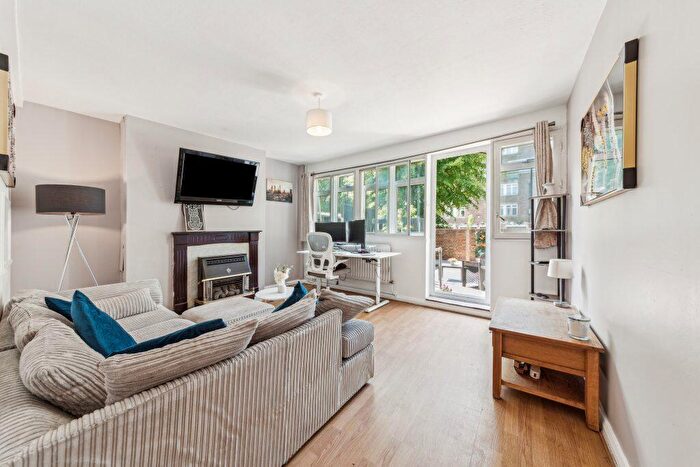 2 Bedroom Maisonette To Rent In Lowood Street, Shadwell, E1