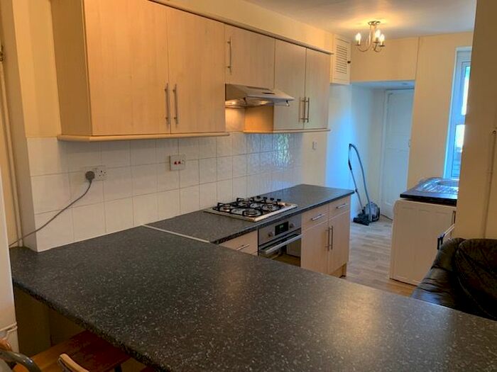 5 Bedroom Flat To Rent In Finchley Lane, Hendon, NW4