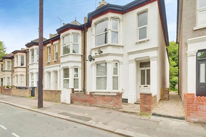 3 Bedroom Flat For Sale In Ashburnham Road, Southend-On-Sea, SS1