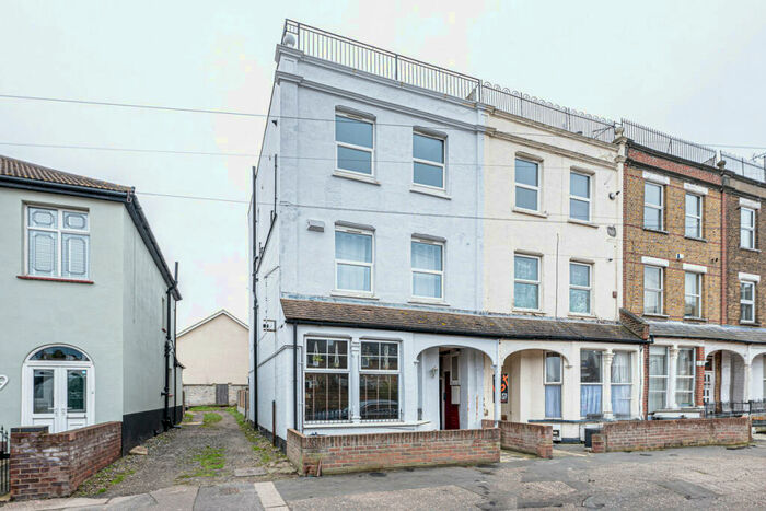 1 Bedroom Flat To Rent In Camper Road, Southend-on-sea, SS1