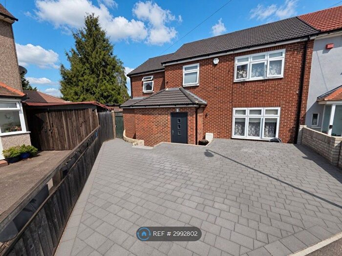 3 Bedroom Terraced House To Rent In Halesworth Road, Romford, RM3