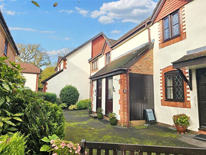 2 Bedroom Apartment For Sale In Spring Meadows, Midhurst, West Sussex, GU29