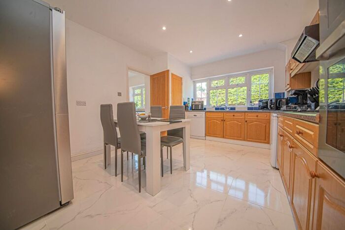 4 Bedroom Detached House For Sale In Cedar Wood Close, Fair Oak, Eastleigh, SO50