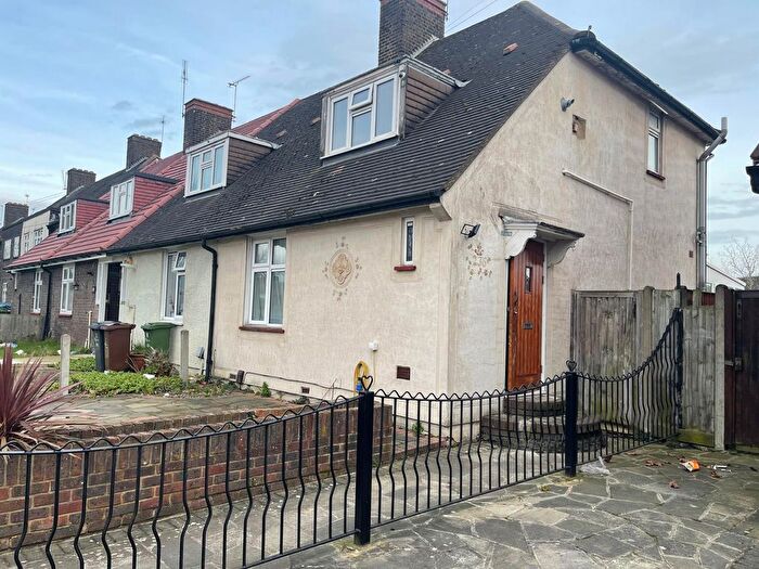 3 Bedroom Semi-Detached House To Rent In Becontree Avenue, Dagenham, RM8