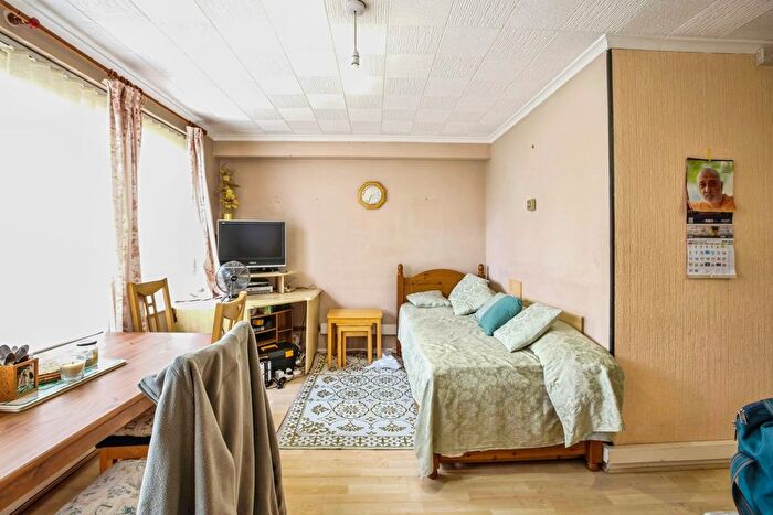 1 Bedroom Flat For Sale In Kintyre Close, London, SW16