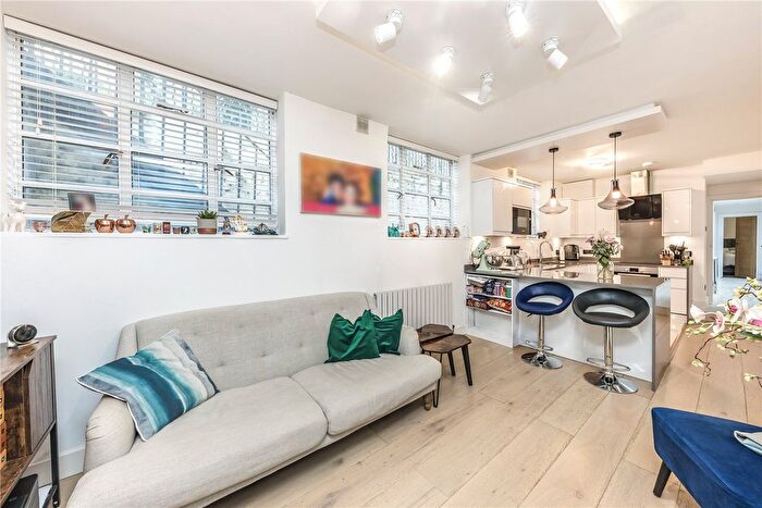 2 Bedroom Flat To Rent In Vicarage Gate, London, W8