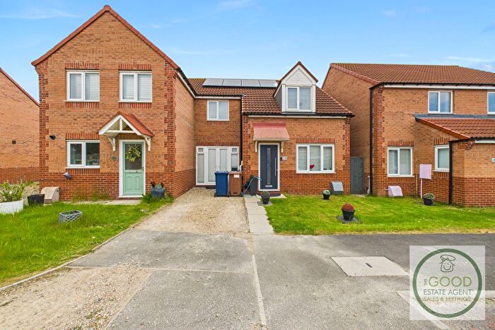 4 Bedroom Semi-detached House For Sale In Forge Lynn Close, Sunderland, SR4