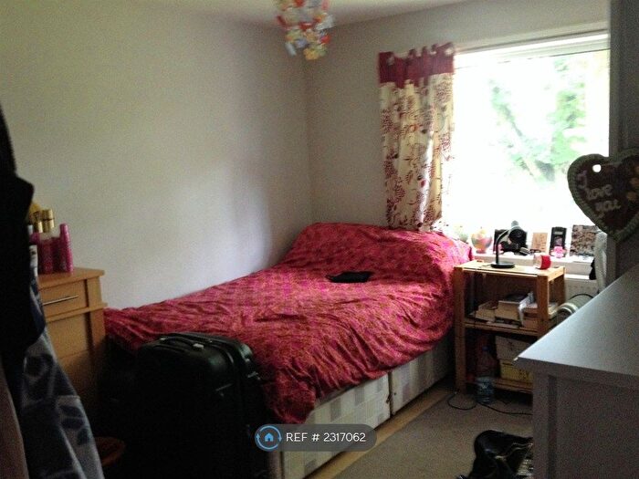 2 Bedroom Flat To Rent In Coniston Court, London, SE26