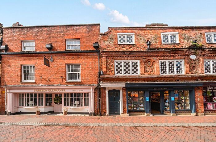 1 Bedroom Flat For Sale In Godalming, Surrey, GU7