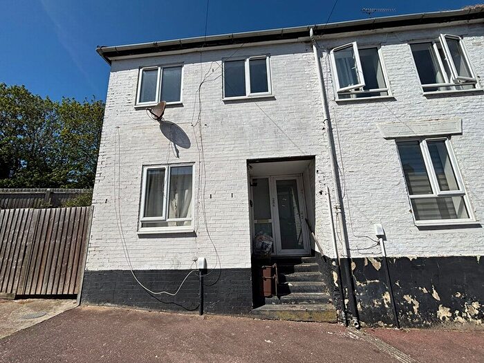 1 Bedroom Flat To Rent In Castle Road, Chatham, ME4