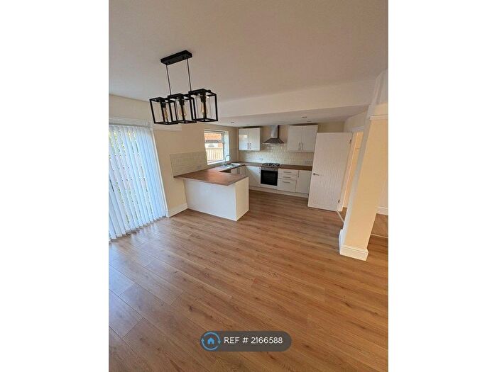 3 Bedroom Semi-Detached House To Rent In Penrose Avenue East, Huyton, L14