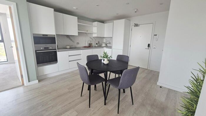 2 Bedroom Flat To Rent In The Helm, Holdenhurst Road, BH8