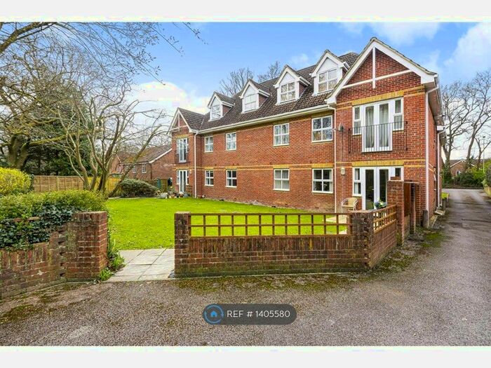 2 Bedroom Flat To Rent In Oaklands House, Chandler's Ford, Eastleigh, SO53