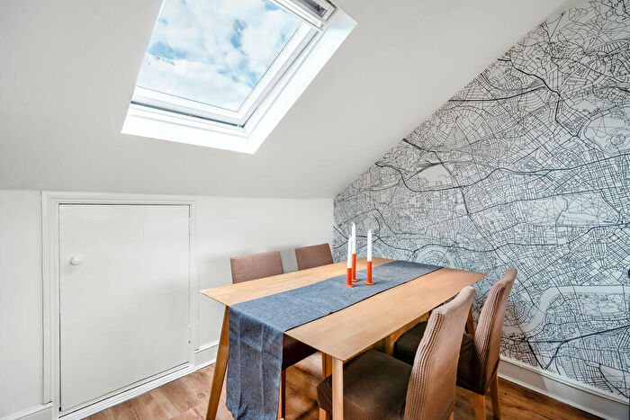 2 Bedroom Flat For Sale In Fairbridge Road, N19