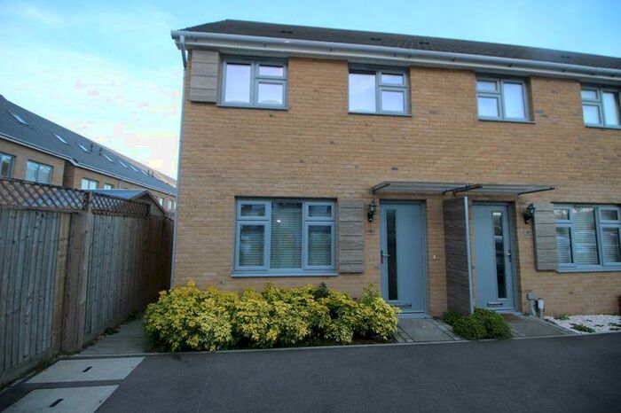 2 Bedroom End Of Terrace House To Rent In Auriol Way, Maidenhead, SL6