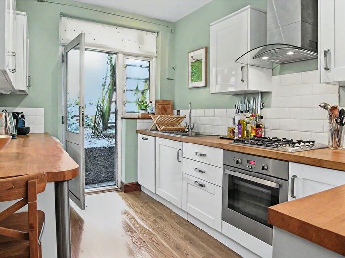 2 Bedroom Flat To Rent In Bramshill Gardens, Dartmouth Park, London, NW5