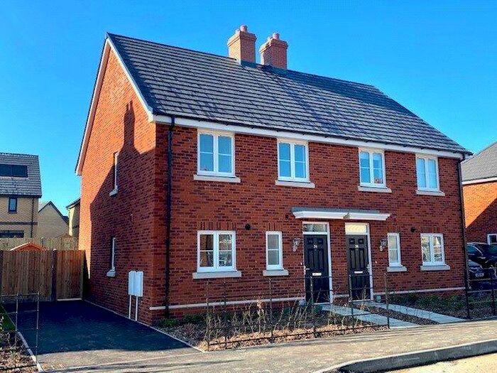 3 Bedroom Semi-Detached House To Rent In Highwood Avenue, North Stoneham Park, Eastleigh, Hampshire, SO50