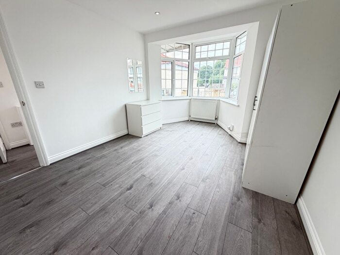 1 Bedroom Flat To Rent In Thorn Close, Northolt, UB5