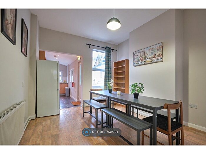 4 Bedroom Terraced House To Rent In Hartley Road, Nottingham, NG7