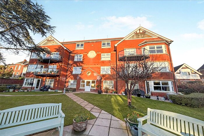 2 Bedroom Flat For Sale In Cyprus Road, Exmouth, Devon, EX8
