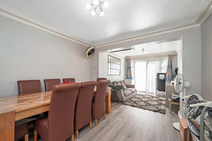 4 Bedroom Terraced House For Sale In Dors Close, Kingsbury, London, NW9