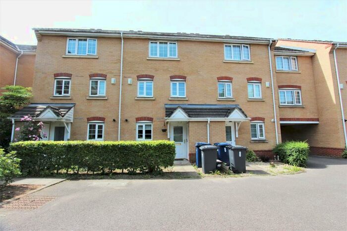 4 Bedroom Terraced House To Rent In Highbury Square, Southgate, N14