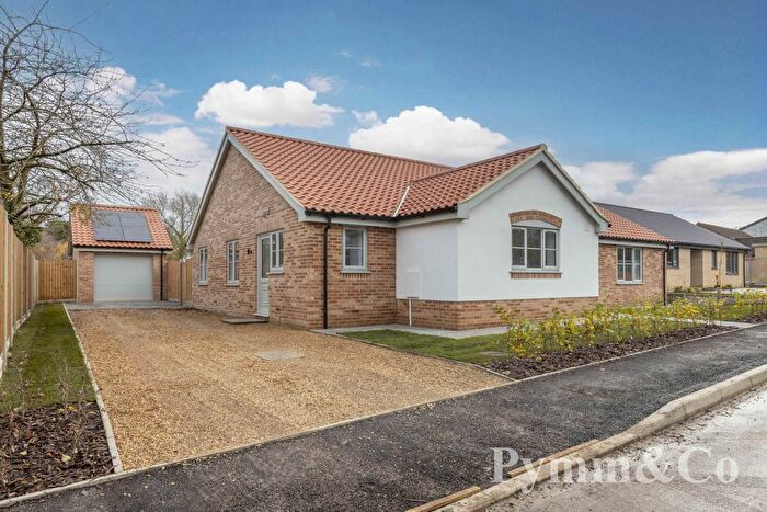 3 Bedroom Detached Bungalow For Sale In St Edmunds Meadow, Norwich, NR14