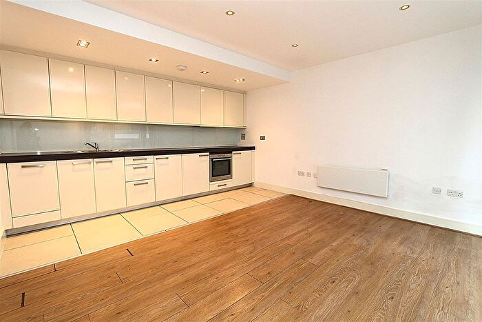 1 Bedroom Flat To Rent In Times Square, London, E1