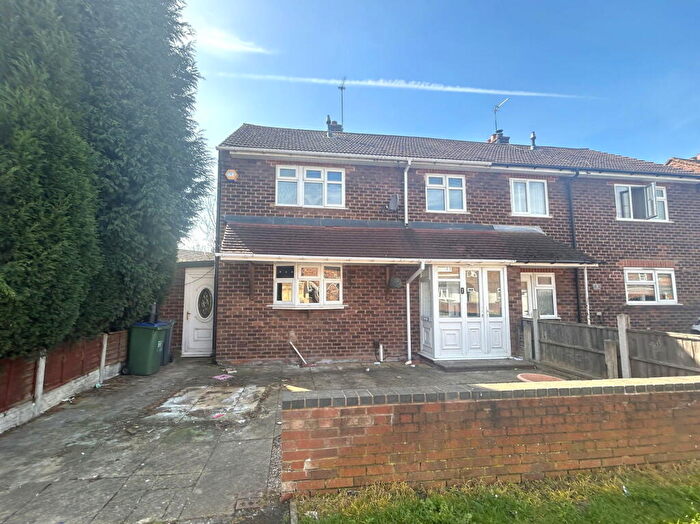3 Bedroom Semi-Detached House For Sale In Oval Road, Tipton, DY4