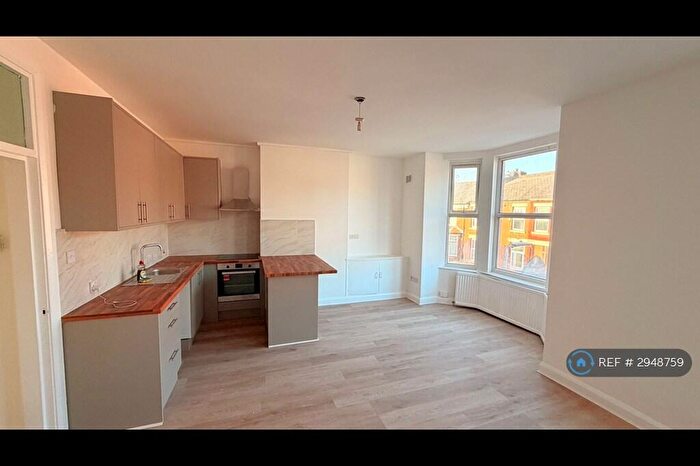 2 Bedroom Flat To Rent In Carlton Road, Salford, M6