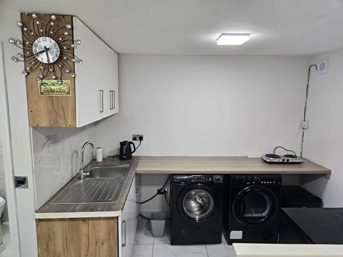 Studio To Rent In Corncastle Road, Luton, LU1