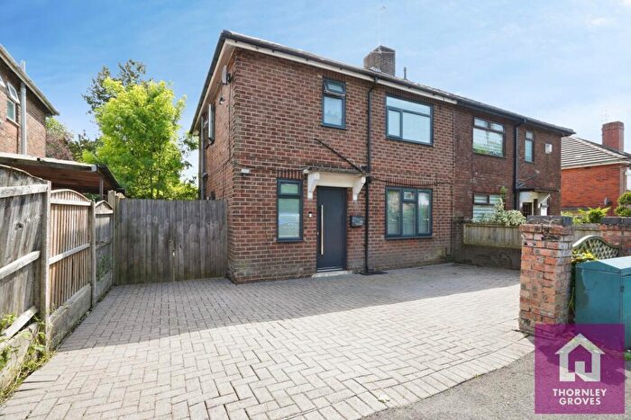 3 Bedroom Semi-Detached House For Sale In South Avenue, Swinton, M27