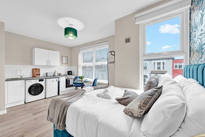 1 Bedroom Studio To Rent In Wightman Road, Haringey, London, N8