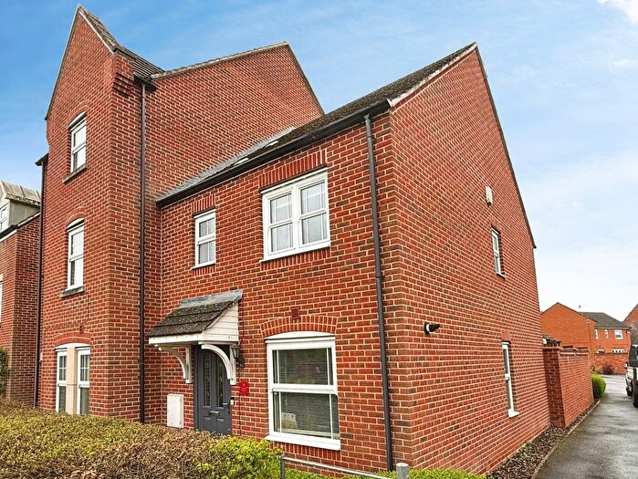 3 Bedroom Semi Detached House For Sale In Goldfinch Crescent, Bracknell, Berkshire, RG12