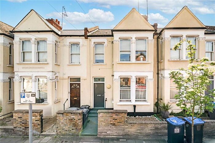 2 Bedroom Flat For Sale In Hawthorn Road, London, NW10