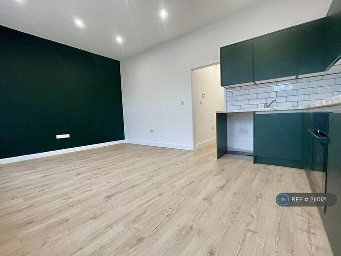 2 Bedroom Flat To Rent In Wightman Road, London, N8