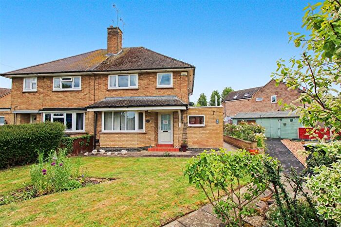 3 Bedroom Semi-Detached House For Sale In Drydens Close, Titchmarsh, Kettering, NN14