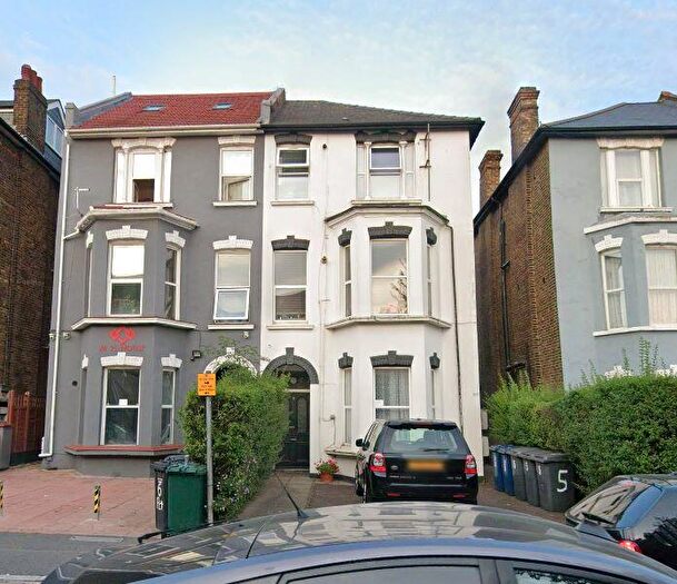 Studio For Sale In B Claremont Road, Cricklewood, London, Barnet, NW2