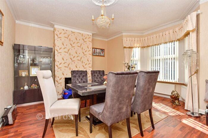 5 Bedroom Semi-Detached House For Sale In Stuart Road, Gillingham, Kent, ME7
