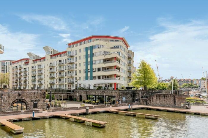 2 Bedroom Apartment To Rent In The Crescent, Hannover Quay, BS1