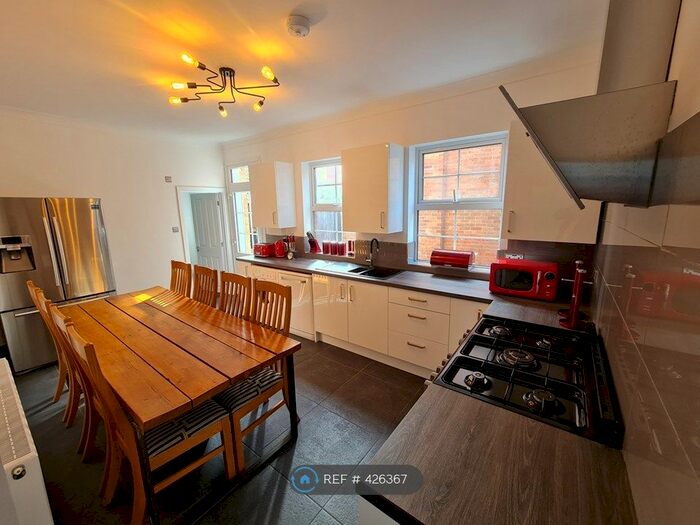 6 Bedroom Detached House To Rent In Capstone Road, Bournemouth, BH8