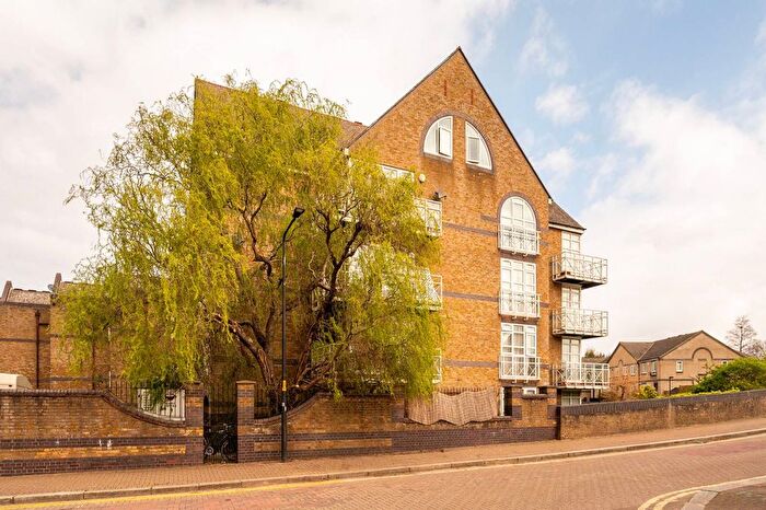 2 Bedroom Flat To Rent In Eleanor Close, Canada Water, London, SE16